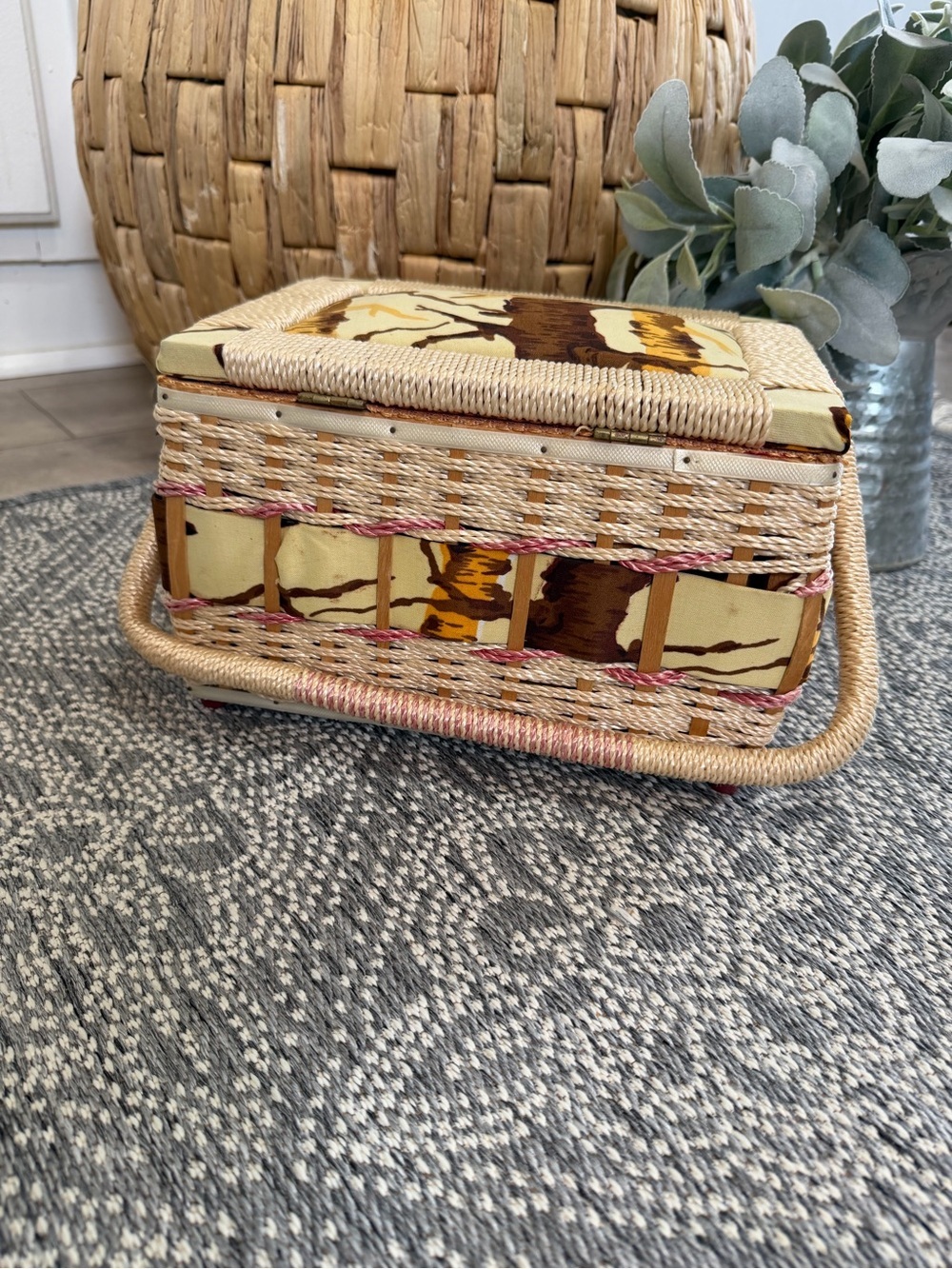 Vintage Handwoven Natural Wicker Sewing Basket Tree Branch Brown & Cream Pattern - Picture 8 of 9